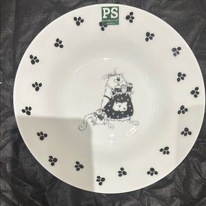 CAT LOVERS! 2 CAT WITH CUPCAKES LOW BOWL/PLATES.  SUPER CUTE!  NEVER USED